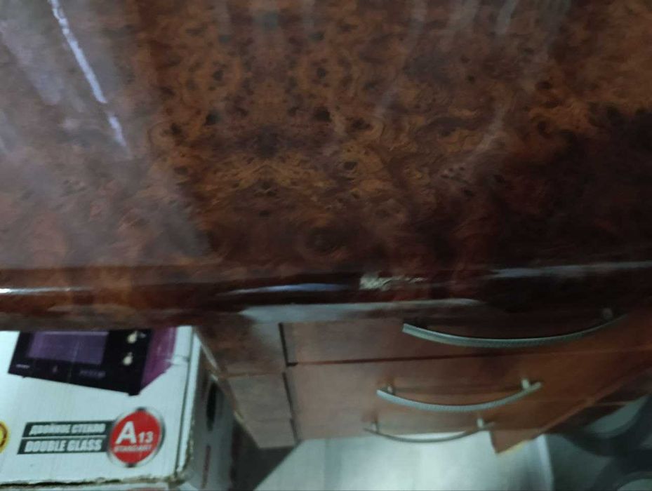 Продам стенку и стол срочно