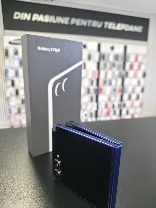 Samsung Z Flip7 / Blue / 256 GB / DeluxGSM