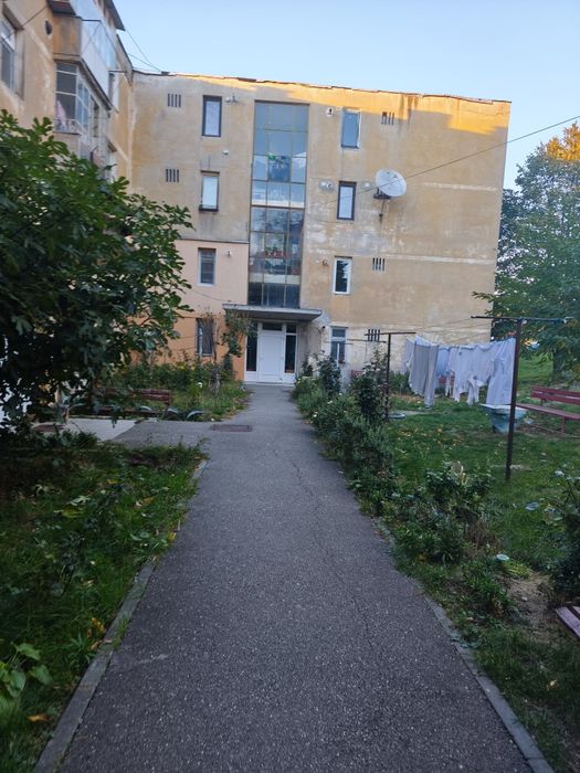 Vând apartament 3 camere situat in Bumbești Jiu