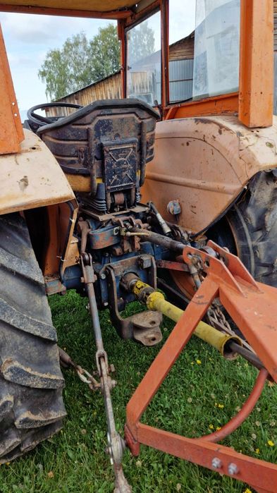 Vând tractor universal 445UTB