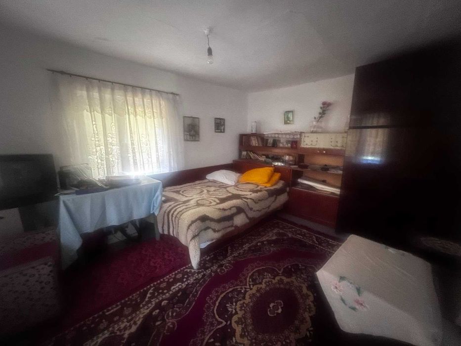 Продава се двуетажна, тухлена къща в село Белица, обл. Силистра.