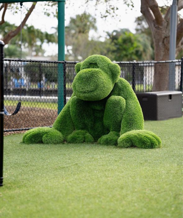 Газонные фигуры. Садовая мебель.