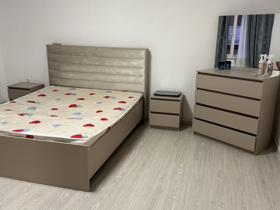 Спальный гарнитур цена 180000