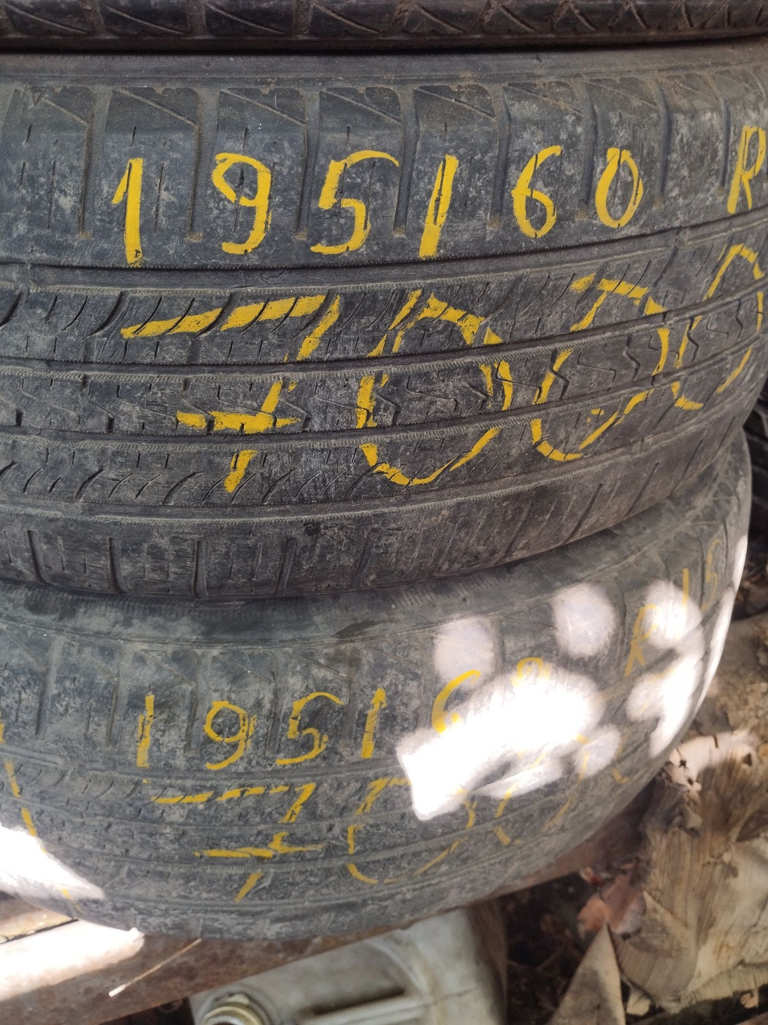 195/60 R15 летний комплект резины шины