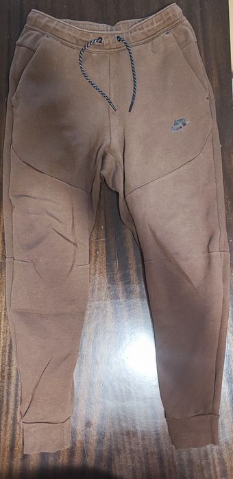 Nike tech fleece brown