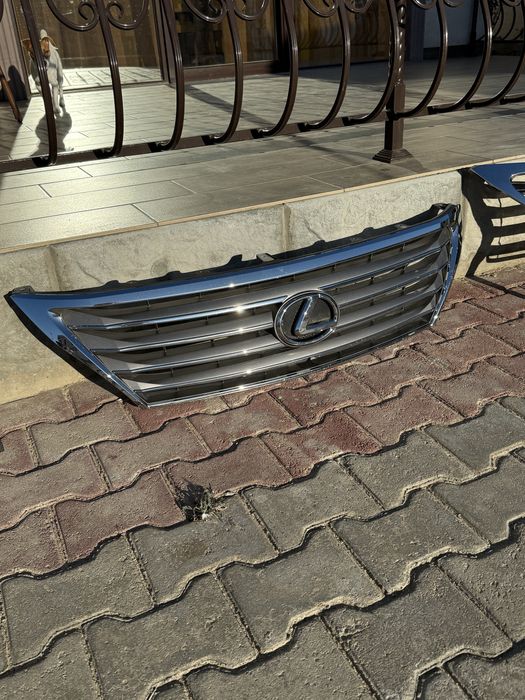 Решетка радиатора на Lexus LX570