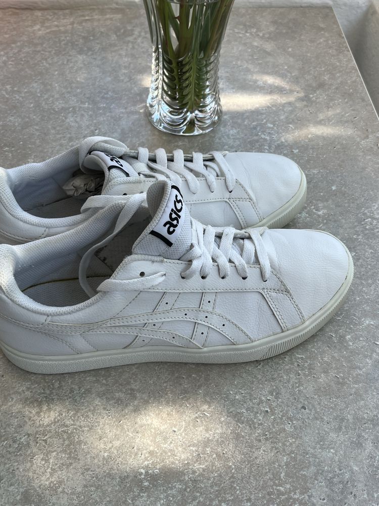 Adidasi    Asics