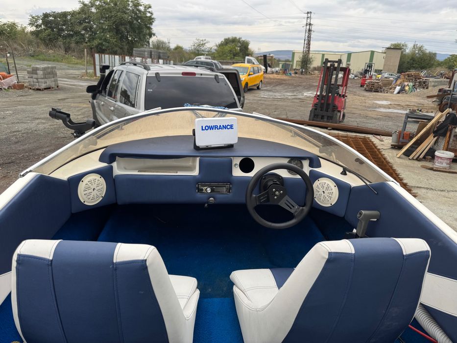 Моторна лодка picton