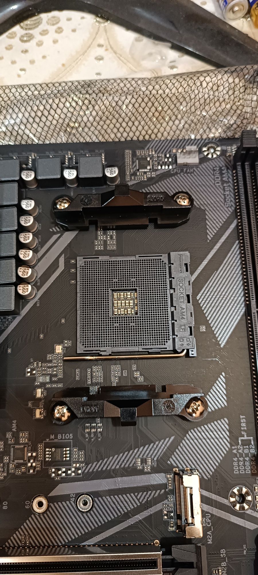 B550M AORUS Elite Plata yangi ishlatilmagan, srochni sotiladi.