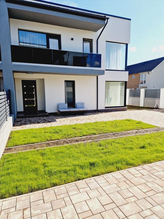 Proprietar, vand vila moderna tip Duplex, curte si acces individual
