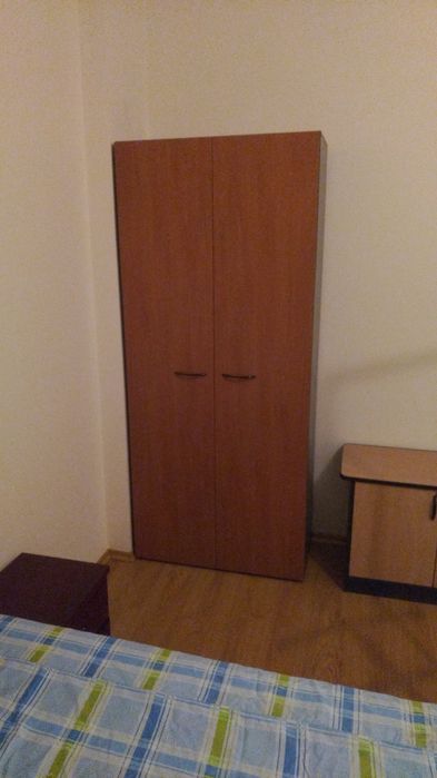 .. две двуспальные кровати. Так же шкафы разные. Недорого.