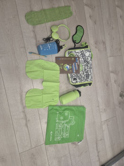Подарочный набор:компас, сумка, бутылка, наушники, носочки, и тд