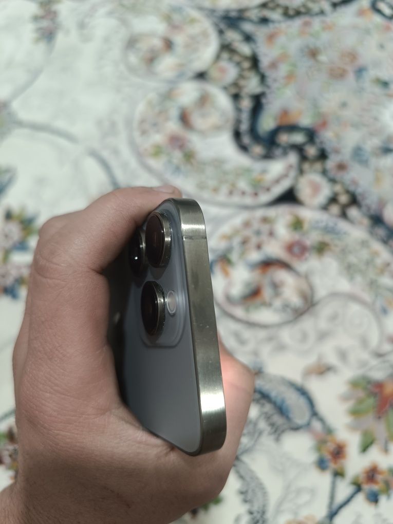 iPhone X 16 Pro korpusda