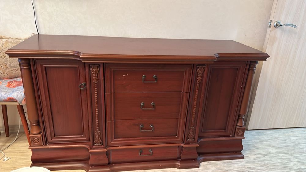 Комод с зерколом