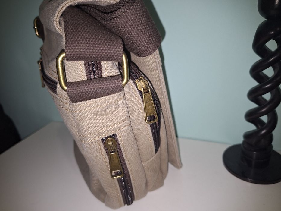 Продавам мъжка спортна чанта за през рамо