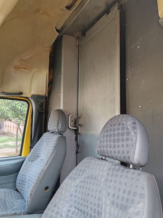 Vînd sau schimb duba. Ford