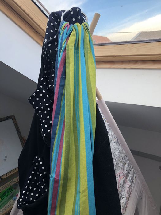 Vand hanorac cu insertie pt. bebe, sling nou.