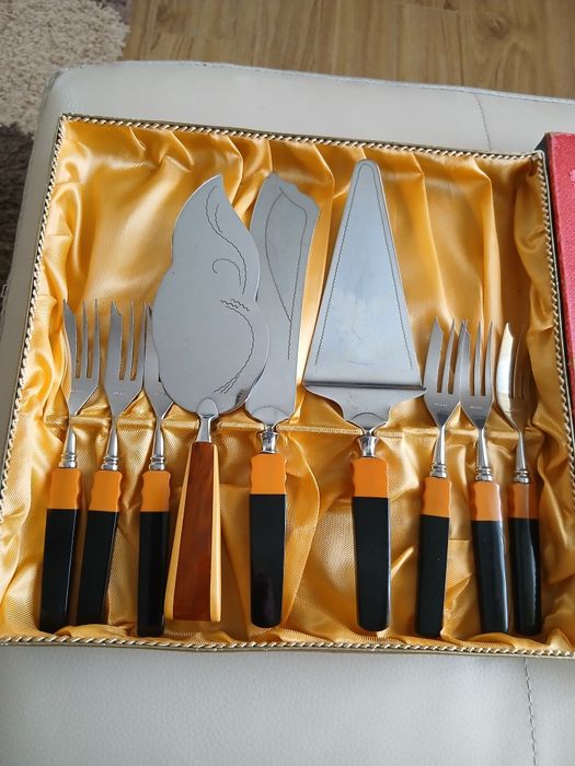 Set solingen cu mâner de chihlimbar