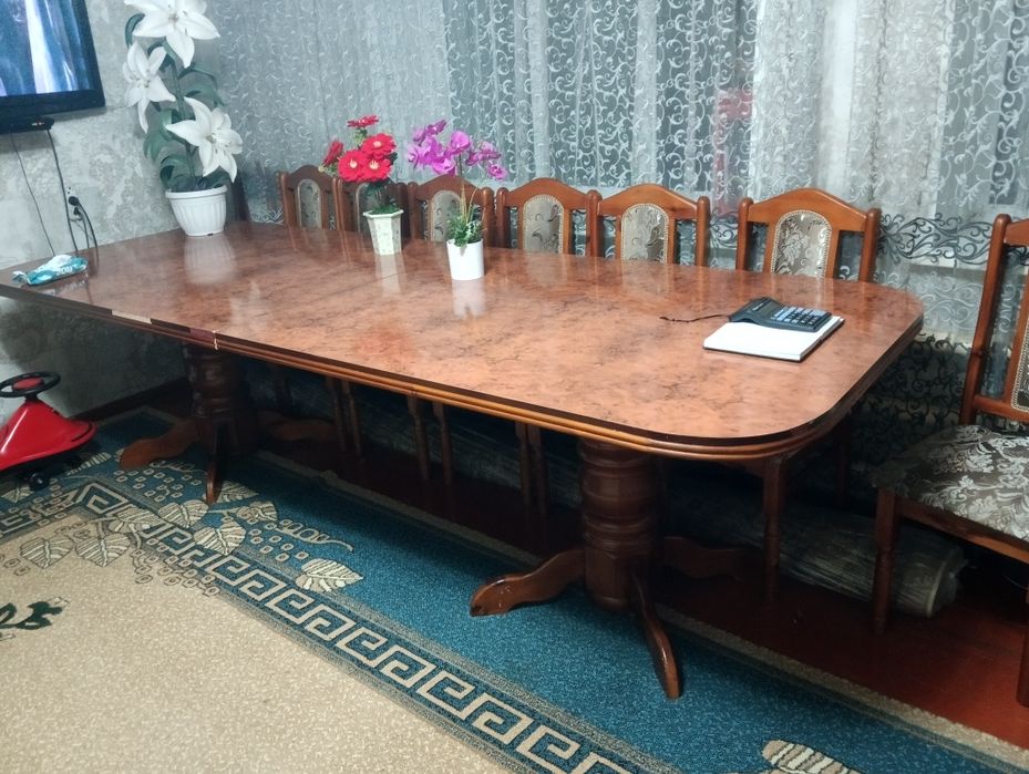 Продам стол, увеличивается