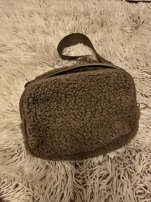 Borsetă/Gentuță cu buzunare. Kyodan Belt Bag din fleece