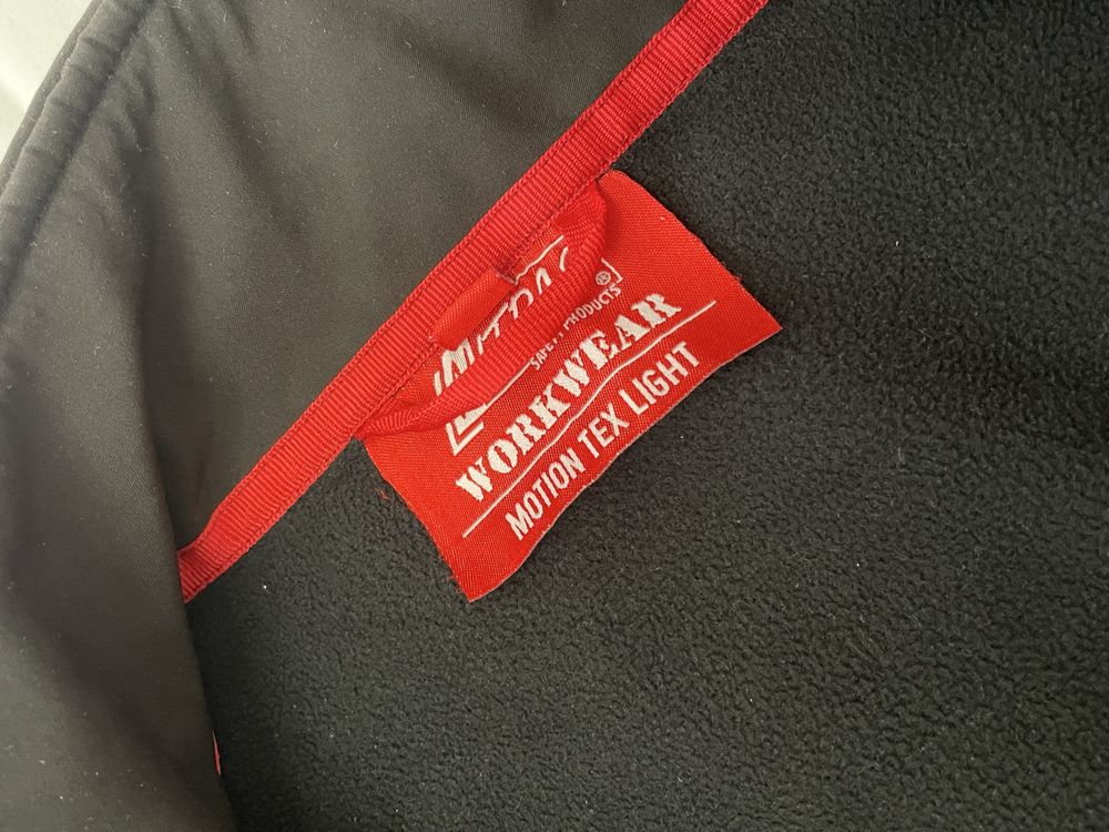 Продам спортивную мужскую одежду
