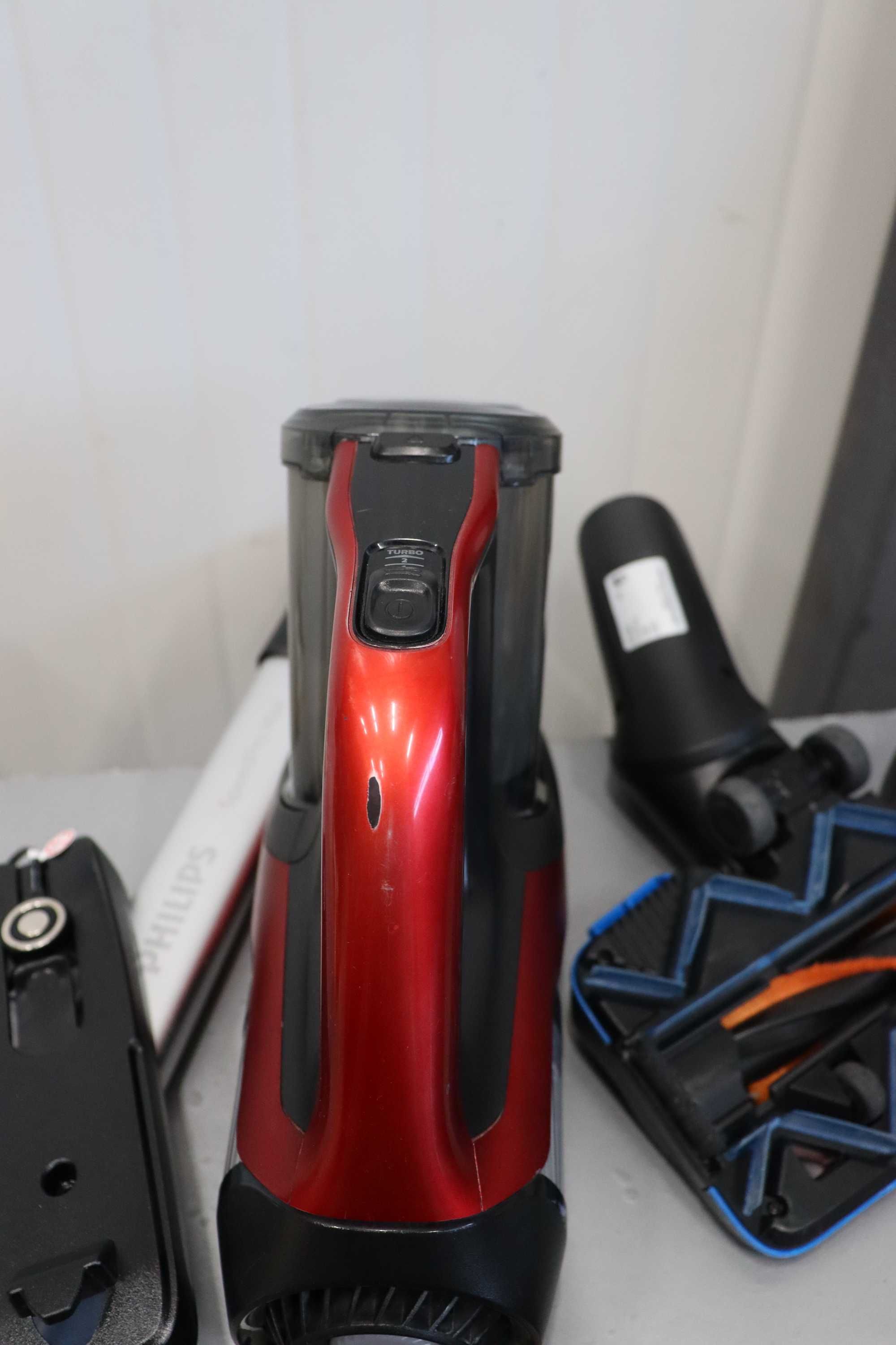 Вертикална прахосмукачка Philips SpeedPro Max XC7042
