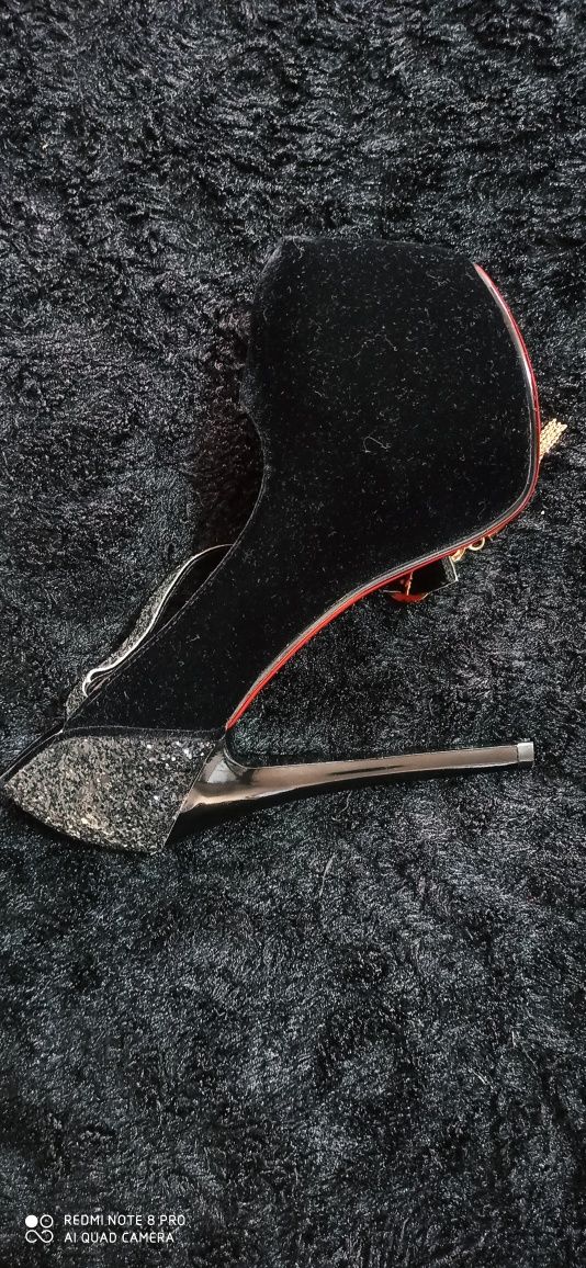 Pantofi eleganți! 35