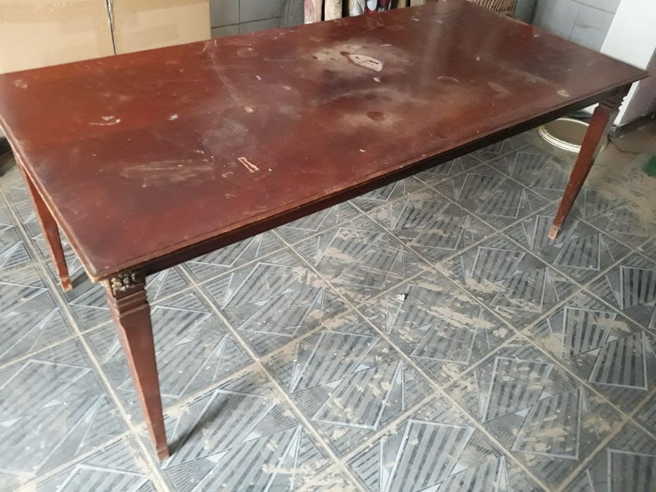 Masa de lemn masiv nuc