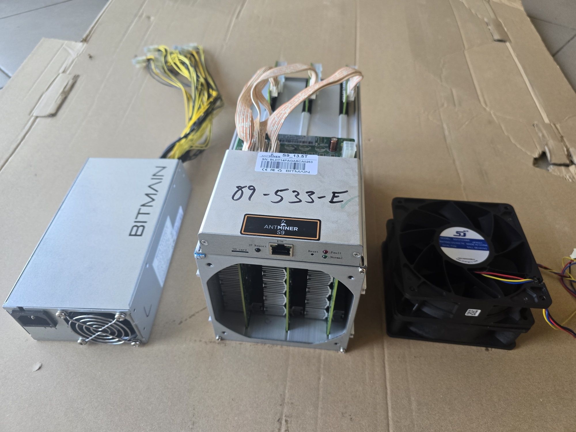 Antminer S9 13,5th/s
