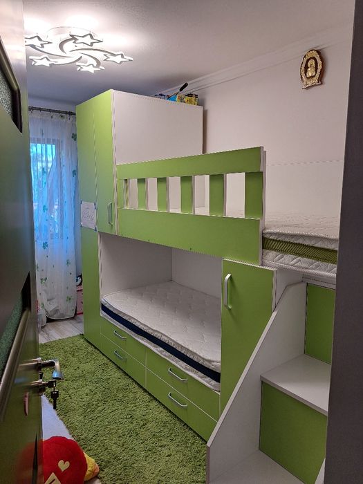 Mobila verde cu pat supraetajat