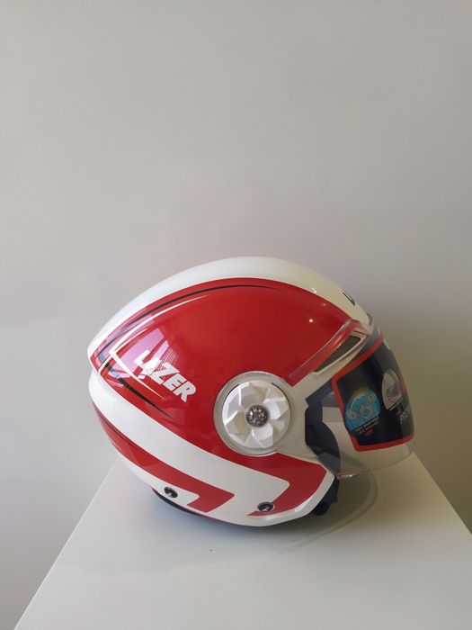 Нови каски за скутер ,,LAZER”