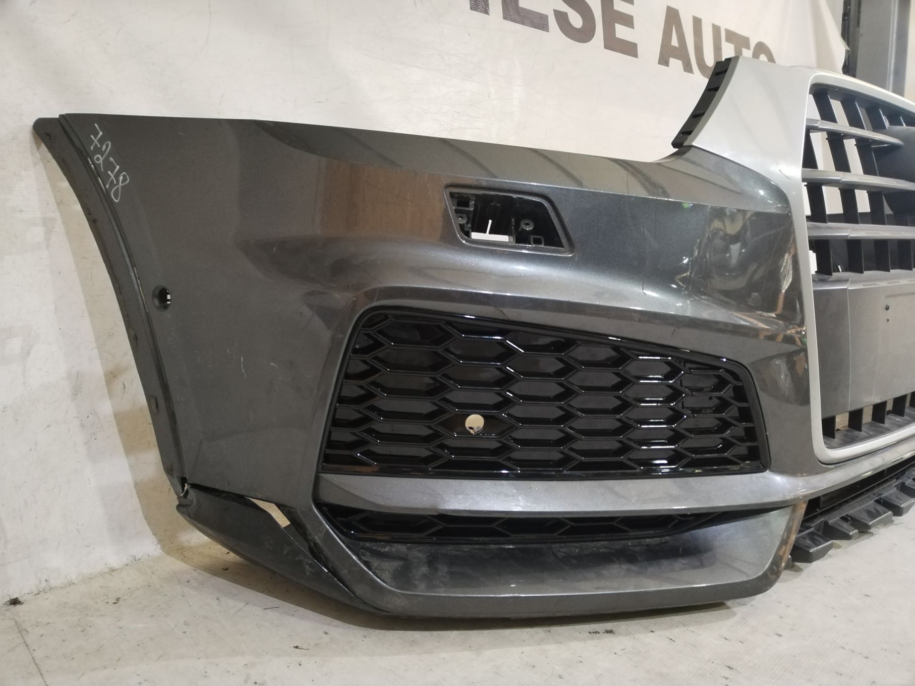 Bara fata Audi Q3, S-Line COMPETITION facelift, 2014, 2015, 2016, 2017, cod origine OE 8R0807437AS.