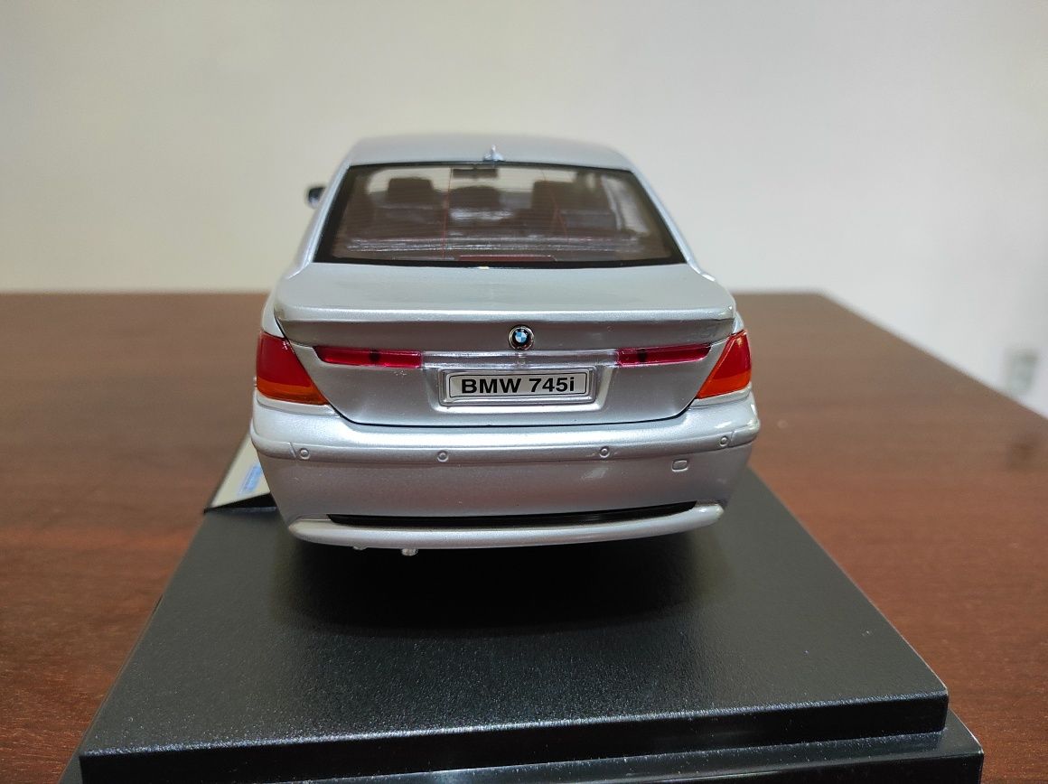 Machetă 1:18 Bmw 745 i , nouă în cutie.