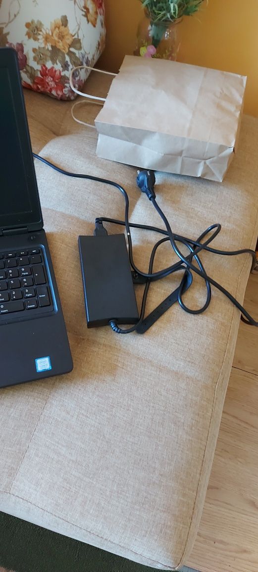 laptop dell- намокрен