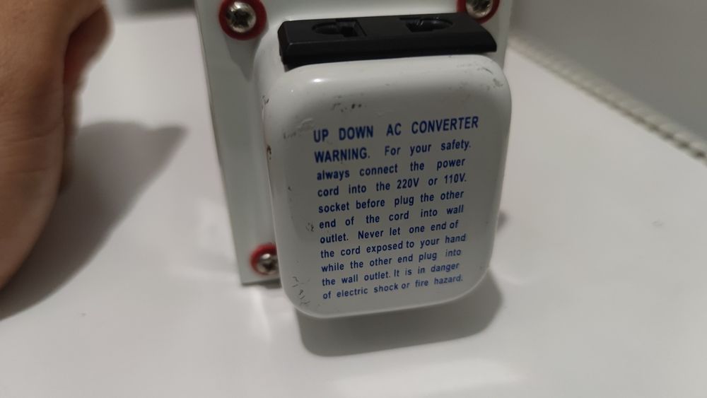 Конвертор 220 към 110 волта и 110 към 220