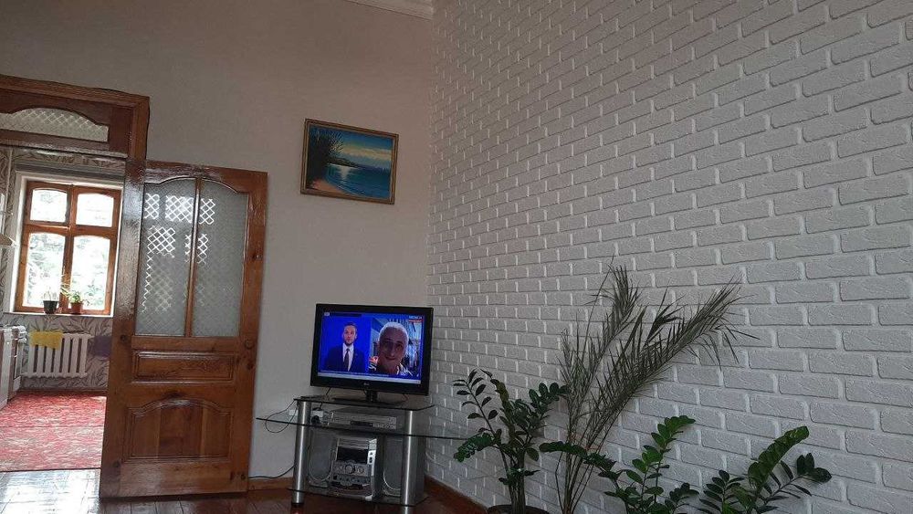 Продаётся двух этажный кирпичный дом в Хасанбае 10 соток