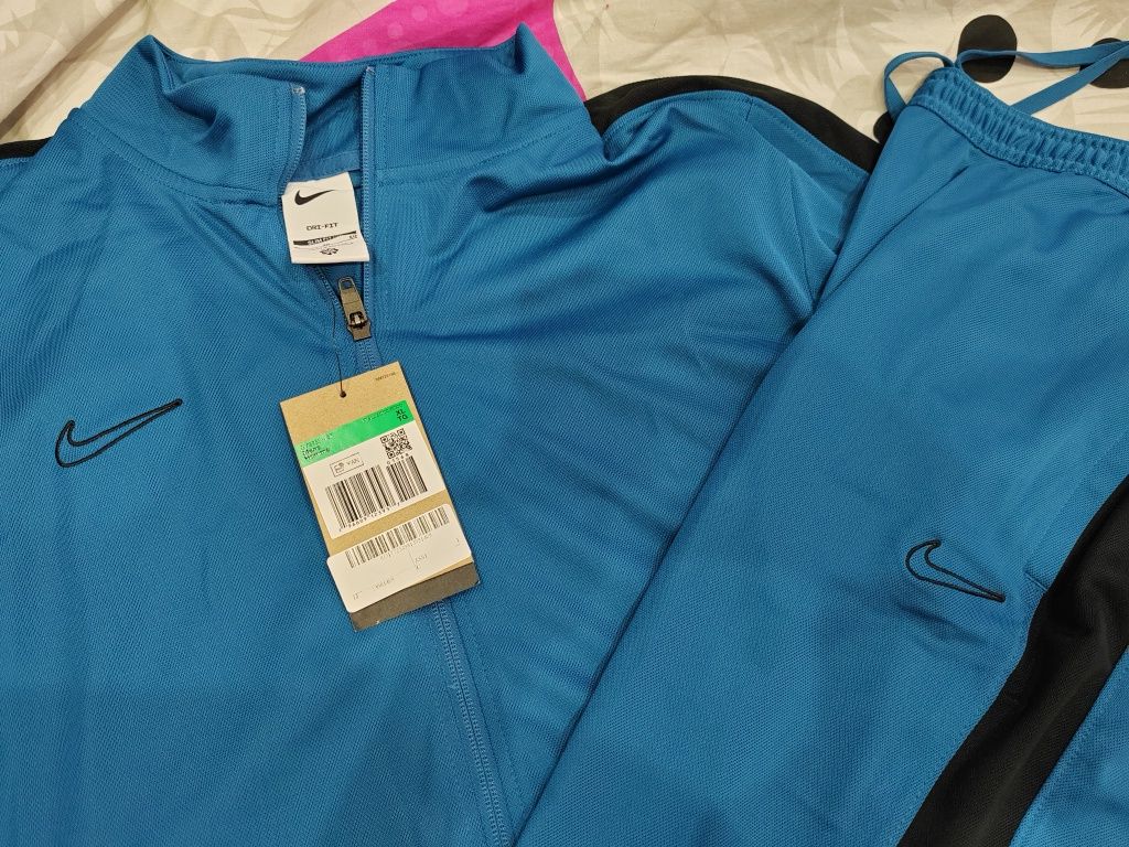 Нови екипи nike L и XL размер