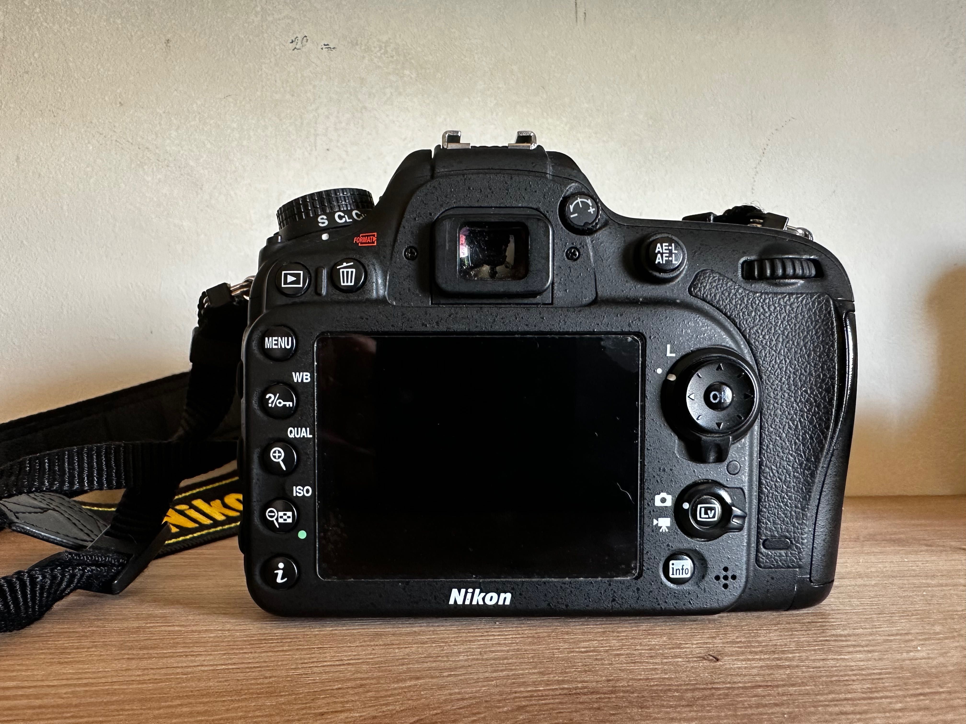 NIKON D7100 + два обектива и аксесоари