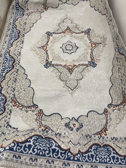 Продам ковер новый.