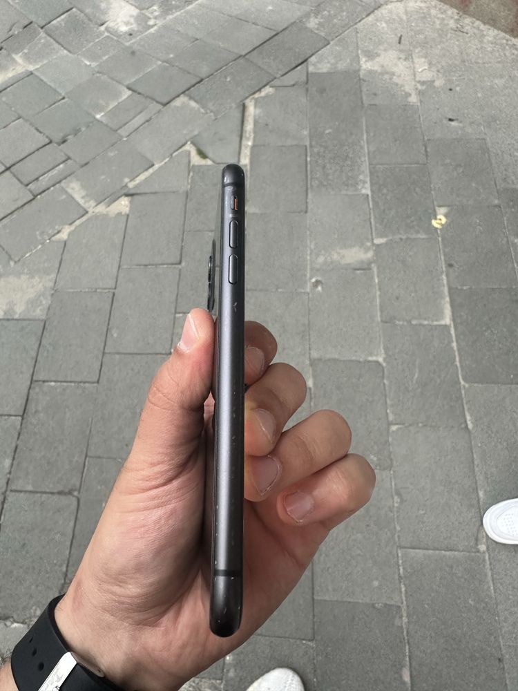 iPhone 11 64gb 95% baterie