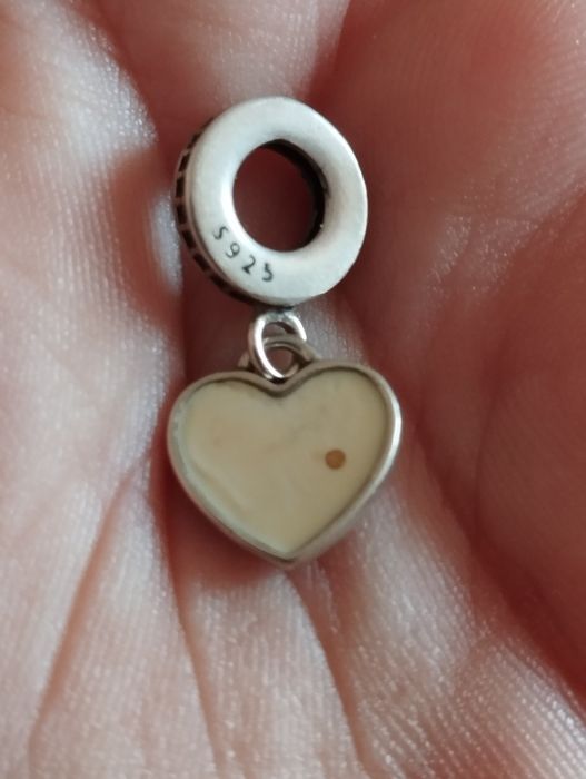 Charm din argint inima dangle cu email crem