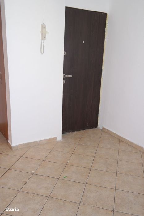 Berceni-5min metrou,semistradal,parter,pretabil birouri/locuit!