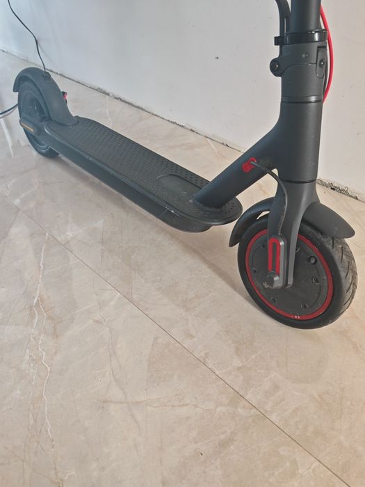 Trotineta electrica Mi Electric Scooter Pro cu încărcător original