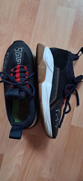 Adidași Versace, noi fara etichetă