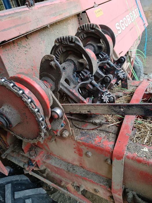 Se vinde presă balotat sgorbati