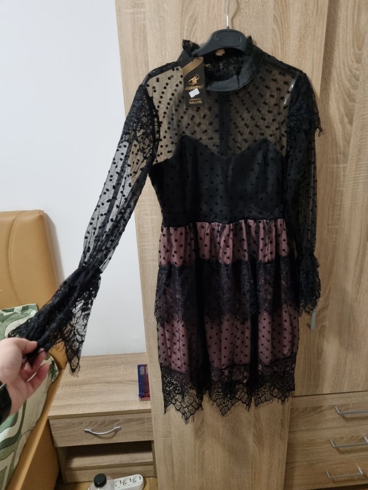 De vânzare rochie mărimea M nouă