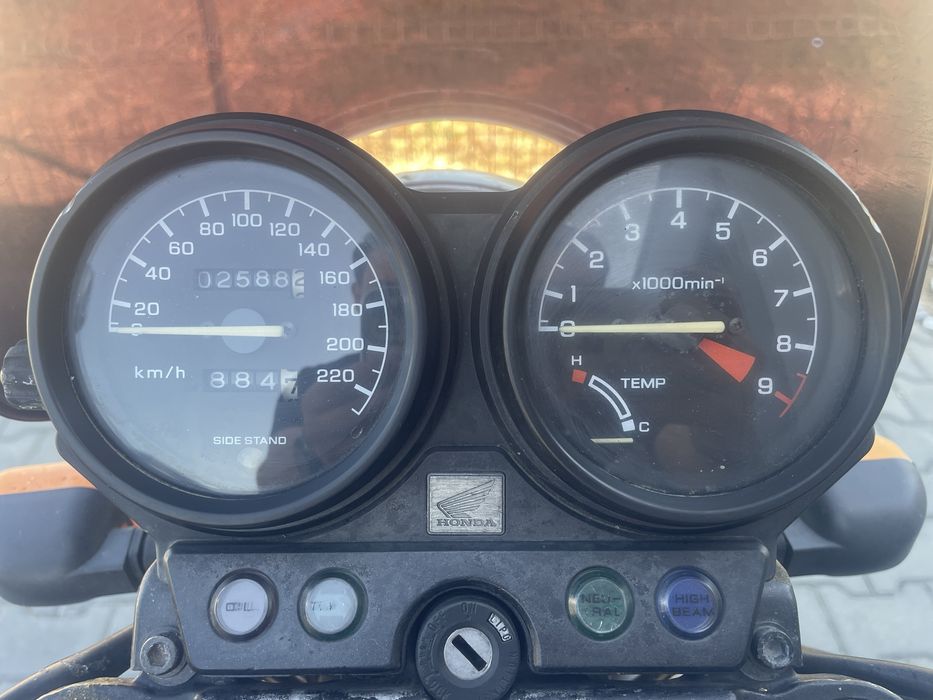 Honda NTV650 (Revere)