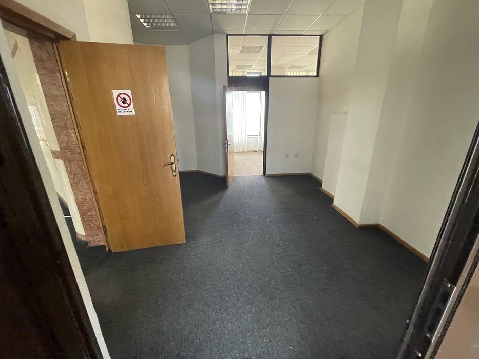 Inchiriez spatiu comercial 220 mp2 etaj 1