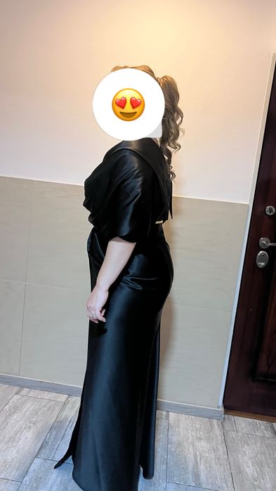 Rochie maxi de satin cu decolteu pe umeri, Negru