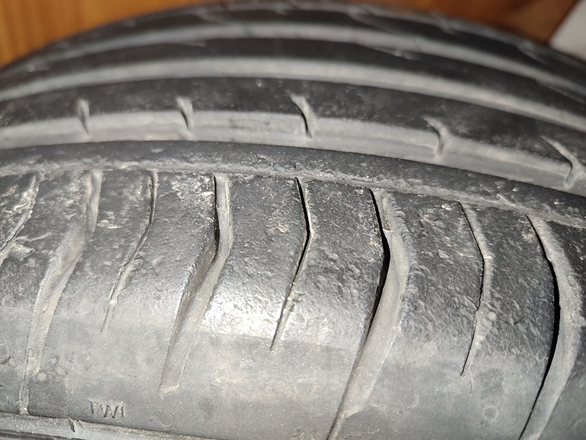Шина,колесо,резина Continental Premium Contact 2 ( tracker) R18 215/55
